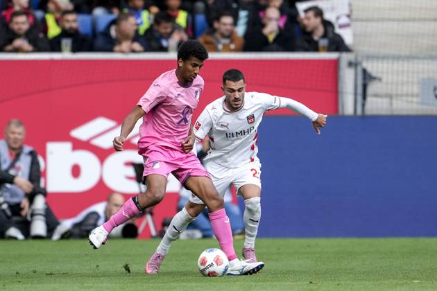 v li Bernardo Fernandes da Silva Junior Hoffenheim, 13 , Arijon Ibrahimovic FCH, 22 , duel, duel scene, duel, tackle, tackling, dynamics, action, action, 25 10 2025, Sinsheim Germany , Football, Bundesliga, TSG 1899 Hoffenheim 1 FC Heidenheim, DFB DFL REGULATIONS PROHIBIT ANY USE OF PHOTOGRAPHS AS IMAGE SEQUENCES AND OR QUASI VIDEO xozx