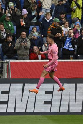 GOAL for 1 0 Fisnik Asllani TSG 1899 Hoffenheim 11 goal celebration Pink violet jersey special jersey campaign TOGETHER AGAINST BREAST CANCER TSG 1899 Hoffenheim in the background perimeter advertising logo TSG 1899 Hoffenheim vs 1 FC Heidenheim 1846 FCH 25 10 2025 DFL REGULATIONS PROHIBIT ANY USE OF PHOTOGRAPHS AS IMAGE SEQUENCES AND OR QUASI VIDEO TSG 1899 Hoffenheim vs 1 FC Heidenheim 1846 FCH