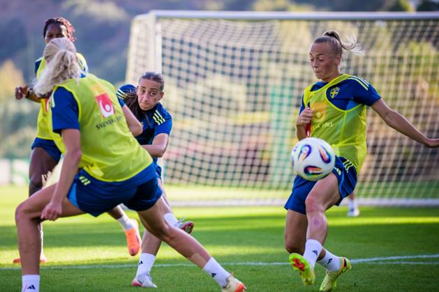 251025 Rosa Kafaji of the Swedish women s national football team on October 25, 2025 in Benahavis Photo Ludvig Thunman BILDBYRAN code LT LT0736 fotboll football soccer fotball träning practice training sverige sweden dam bbeng  Copyright: LUDVIGxTHUNMAN BB251025LT006