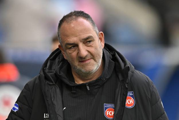 before the match Coach Frank Schmidt 1 FC Heidenheim 1846 FCH Portrait TSG 1899 Hoffenheim vs 1 FC Heidenheim 1846 FCH 25 10 2025 DFL REGULATIONS PROHIBIT ANY USE OF PHOTOGRAPHS AS IMAGE SEQUENCES AND OR QUASI VIDEO TSG 1899 Hoffenheim vs 1 FC Heidenheim 1846 FCH