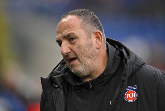 before the match Coach Frank Schmidt 1 FC Heidenheim 1846 FCH TSG 1899 Hoffenheim vs 1 FC Heidenheim 1846 FCH 25 10 2025 DFL REGULATIONS PROHIBIT ANY USE OF PHOTOGRAPHS AS IMAGE SEQUENCES AND OR QUASI VIDEO TSG 1899 Hoffenheim vs 1 FC Heidenheim 1846 FCH