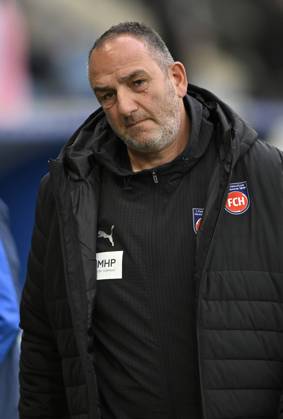 before the match Coach Frank Schmidt 1 FC Heidenheim 1846 FCH TSG 1899 Hoffenheim vs 1 FC Heidenheim 1846 FCH 25 10 2025 DFL REGULATIONS PROHIBIT ANY USE OF PHOTOGRAPHS AS IMAGE SEQUENCES AND OR QUASI VIDEO TSG 1899 Hoffenheim vs 1 FC Heidenheim 1846 FCH
