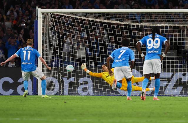 October 25, 2025, Napoli, Campania, ITALIA: Goal the Kevi De Bruyne of SSC Napoli During the 2025 26 Italian Serie A football match between SSC Napoli and Internazionale Milano at the Diego Armando Maradona Stadium in Naples on October 25, 2025...Pictured: Napoli ITALIA - ZUMAs236 20251025_aap_s236_049 Copyright: xFabioxSassox