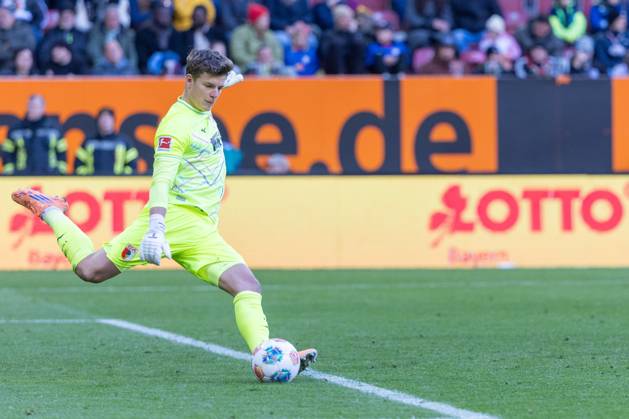 Goalkeeper Finn Dahmen FC Augsburg in action, FC Augsburg vs RB Leipzig, Soccer, 1 Bundesliga, Matchday 8, 25 10 2025 DFB regulations prohibit any use of photographs as image sequences and or quasi video Copyright: xkolbert-press PeterxFastlx
