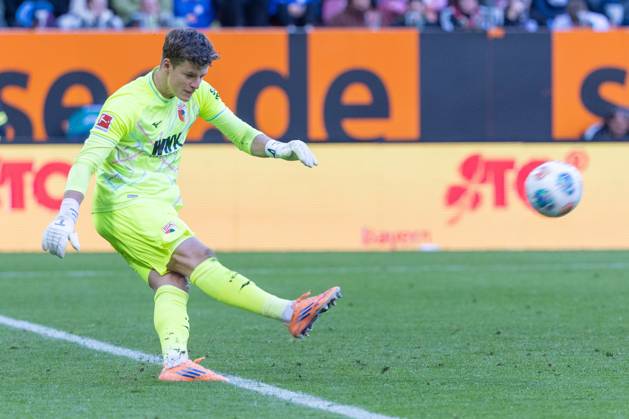 Goalkeeper Finn Dahmen FC Augsburg in action, FC Augsburg vs RB Leipzig, Soccer, 1 Bundesliga, Matchday 8, 25 10 2025 DFB regulations prohibit any use of photographs as image sequences and or quasi video Copyright: xkolbert-press PeterxFastlx