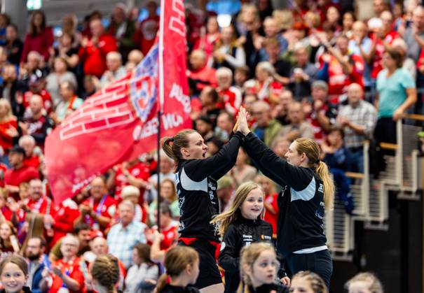 25 10 2025, GER, Handball, Women, Season 2025 2026, Alsco 1 Bl, 6 Matchday, Thueringer HC VfL Oldenburg Luca Farago Thueringer HC,19 , Christina Loevgren Hallberg Thueringer HC,1 99947 Bad Langensalza Salza Halle Sporthalle Mehrz Thüringen Germany