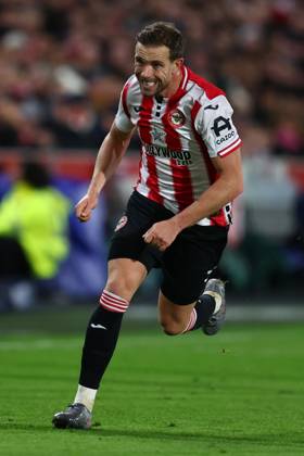 London, England, 25th October 2025. Jordan Henderson of Brentford during the Brentford vs Liverpool Premier League match at Gtech Community Stadium, London. Picture credit should read: Paul Terry Sportimage EDITORIAL USE ONLY. No use with unauthorised audio, video, data, fixture lists, club league logos or live services. Online in-match use limited to 120 images, no video emulation. No use in betting, games or single club league player publications. SPI_066_PT_Brentford_Liverpool SPI-4238-0067