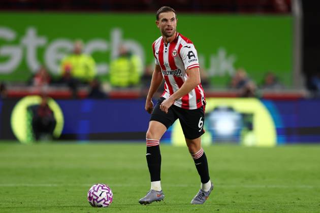 London, England, 25th October 2025. Jordan Henderson of Brentford during the Brentford vs Liverpool Premier League match at Gtech Community Stadium, London. Picture credit should read: Paul Terry Sportimage EDITORIAL USE ONLY. No use with unauthorised audio, video, data, fixture lists, club league logos or live services. Online in-match use limited to 120 images, no video emulation. No use in betting, games or single club league player publications. SPI_108_PT_Brentford_Liverpool SPI-4238-0109