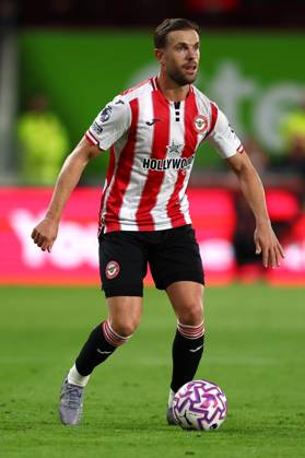London, England, 25th October 2025. Jordan Henderson of Brentford during the Brentford vs Liverpool Premier League match at Gtech Community Stadium, London. Picture credit should read: Paul Terry Sportimage EDITORIAL USE ONLY. No use with unauthorised audio, video, data, fixture lists, club league logos or live services. Online in-match use limited to 120 images, no video emulation. No use in betting, games or single club league player publications. SPI_109_PT_Brentford_Liverpool SPI-4238-0110