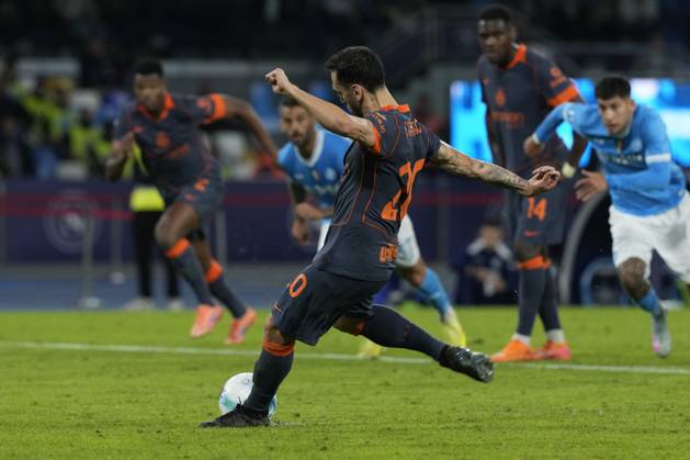 Hakan Calhanoglu of FC Internazionale scoring penalty during the Serie A match between SSC Napoli and FC Internazionale at Stadio Diego Armando Maradona Naples Italy on 25 October 2025. Naples Stadio Diego Armando Maradona Naples Italy Copyright: xFrancoxRomanox SP24-1269-008