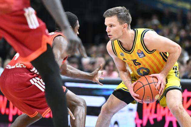 Martin Hermannsson ALBA Berlin, 15 GER, Alba Berlin vs FC Bayern Muenchen, Basketball, easyCredit Basketball League, Season 2025 2026, Matchday 5, 26 10 2025 GER, Alba Berlin vs FC Bayern Muenchen, Basketball, easyCredit Basketball League, Season 2025 2026, Matchday 5, 26 10 2025 Berlin Copyright: xEibner-Pressefoto RyanxSleimanx EP_RSN