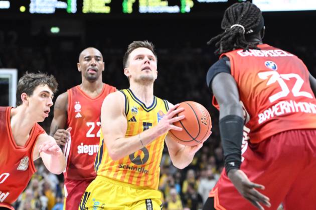 Martin Hermannsson ALBA Berlin, 15 GER, Alba Berlin vs FC Bayern Muenchen, Basketball, easyCredit Basketball League, Season 2025 2026, Matchday 5, 26 10 2025 GER, Alba Berlin vs FC Bayern Muenchen, Basketball, easyCredit Basketball League, Season 2025 2026, Matchday 5, 26 10 2025 Berlin Copyright: xEibner-Pressefoto RyanxSleimanx EP_RSN