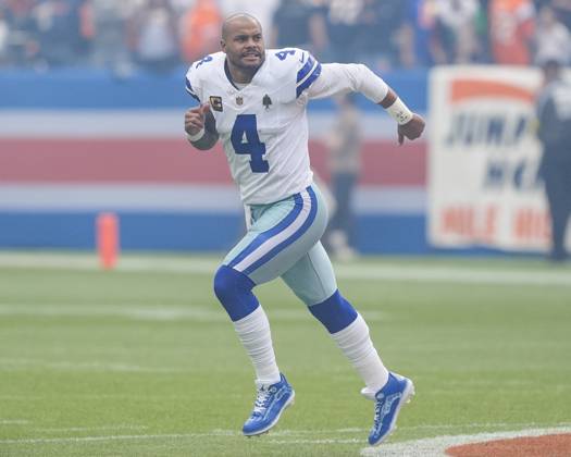 October 26, 2025: Dallas Cowboys quarterback Dak Prescott (4) runs back to the sideline after the coin toss before the football game between the Denver Broncos and Dallas Cowboys. CSM. - ZUMAc04_ 20251026_zma_c04_183 Copyright: xDerekxRegensburgerx