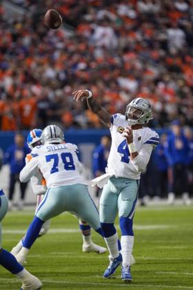 October 26, 2025: Dallas Cowboys quarterback Dak Prescott (4) throws a pass in the first half of the football game between the Denver Broncos and Dallas Cowboys. CSM. - ZUMAc04_ 20251026_zma_c04_188 Copyright: xDerekxRegensburgerx