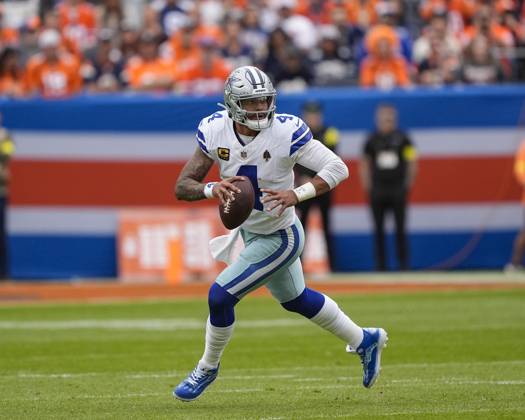 October 26, 2025: Dallas Cowboys quarterback Dak Prescott (4) scrambles trying to find an open man in the first half of the football game between the Denver Broncos and Dallas Cowboys. CSM. - ZUMAc04_ 20251026_zma_c04_191 Copyright: xDerekxRegensburgerx