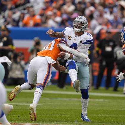 October 26, 2025: Dallas Cowboys quarterback Dak Prescott (4) grimaces after being hit by Denver Broncos linebacker Justin Strnad (40) in the first half of the football game between the Denver Broncos and Dallas Cowboys. CSM. - ZUMAc04_ 20251026_zma_c04_205 Copyright: xDerekxRegensburgerx
