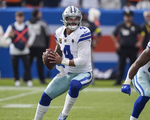 October 26, 2025: Dallas Cowboys quarterback Dak Prescott (4) looks to pass in the first half of the football game between the Denver Broncos and Dallas Cowboys. CSM. - ZUMAc04_ 20251026_zma_c04_209 Copyright: xDerekxRegensburgerx
