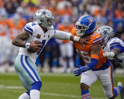 October 26, 2025: Dallas Cowboys quarterback Dak Prescott (4) fends off Denver Broncos linebacker Nik Bonitto (15) before being sacked in the first half of the football game between the Denver Broncos and Dallas Cowboys. CSM. - ZUMAc04_ 20251026_zma_c04_220 Copyright: xDerekxRegensburgerx