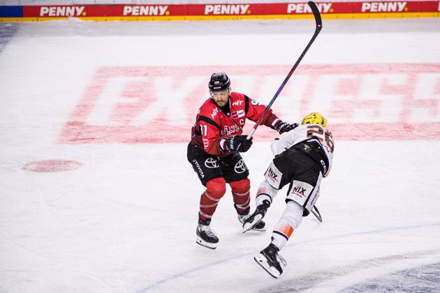 COLOGNE, GERMANY - 26 OCTOBER, 2025: Moritz Mueller - The IceHockey DEL match Koelner Haie - Frankfurt Leowen at Lanxess Arena  Copyright: xVitaliixKliuievx
