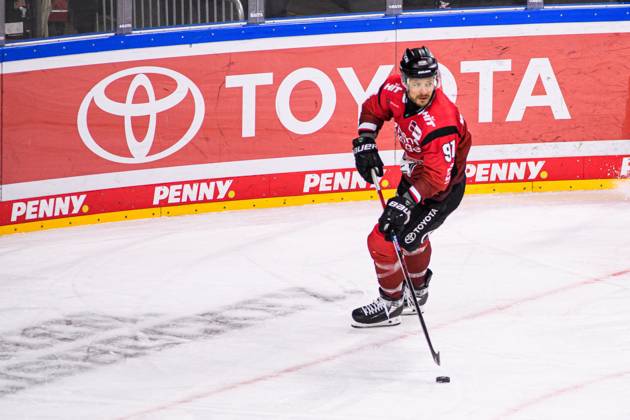 COLOGNE, GERMANY - 26 OCTOBER, 2025: Moritz Mueller - The IceHockey DEL match Koelner Haie - Frankfurt Leowen at Lanxess Arena  Copyright: xVitaliixKliuievx
