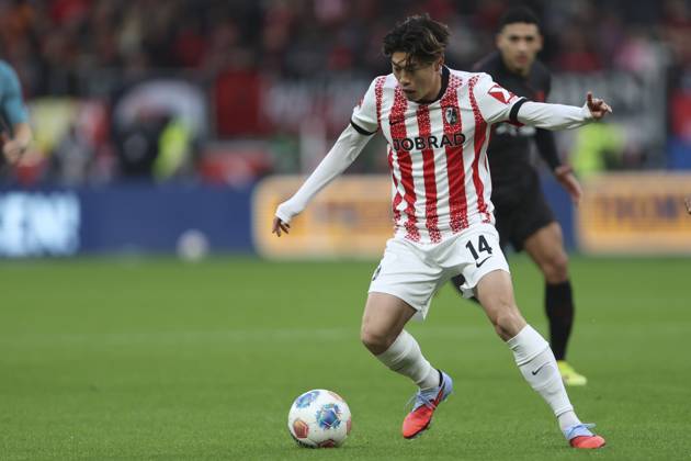 Yuito Suzuki (SC Freiburg) in Aktion, am Ball, Einzelaktion waehrend des spiels der Bundesliga zwischen Bayer 04 Leverkusen und Club Freiburg, BayArena am 26. October 2025 in Leverkusen, Deutschland. (Foto von Oliver Kaelke DeFodi Images) +++ Yuito Suzuki (SC Freiburg) controls the ball during the Bundesliga match between Bayer 04 Leverkusen and Sport-Club Freiburg at BayArena on October 26, 2025 in Leverkusen, Germany. (Photo by Oliver Kaelke DeFodi Images) DFL regulations prohibit any use of photographs as image sequences and or quasi-video. (Photo by Oliver Kaelke DeFodi Images) Yuito Suzuki SC Freiburg in action, on the ball, single action during the Bundesliga match between Bayer 04 Leverkusen and Sport Club Freiburg, BayArena on October 26, 2025 in Leverkusen, Germany Photo by Oliver Kaelke DeFodi Images Yuito Suzuki SC Freiburg controls the ball during the Bundesliga match between Bayer 04 Leverkusen and Sport Club Freiburg at BayArena on October 26, 2025 in Leverkusen, Germany Photo by Oliver Kaelke DeFodi Images DFL regulations prohibit any use of photographs as image sequences and or quasi video Photo by Oliver Kaelke DeFodi Images