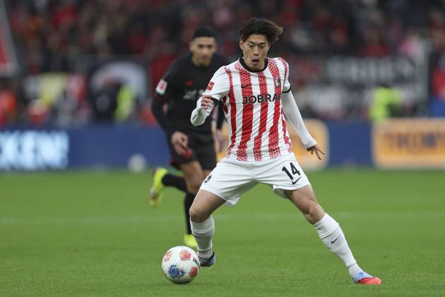 Yuito Suzuki (SC Freiburg) in Aktion, am Ball, Einzelaktion waehrend des spiels der Bundesliga zwischen Bayer 04 Leverkusen und Club Freiburg, BayArena am 26. October 2025 in Leverkusen, Deutschland. (Foto von Oliver Kaelke DeFodi Images) +++ Yuito Suzuki (SC Freiburg) controls the ball during the Bundesliga match between Bayer 04 Leverkusen and Sport-Club Freiburg at BayArena on October 26, 2025 in Leverkusen, Germany. (Photo by Oliver Kaelke DeFodi Images) DFL regulations prohibit any use of photographs as image sequences and or quasi-video. (Photo by Oliver Kaelke DeFodi Images) Yuito Suzuki SC Freiburg in action, on the ball, single action during the Bundesliga match between Bayer 04 Leverkusen and Sport Club Freiburg, BayArena on October 26, 2025 in Leverkusen, Germany Photo by Oliver Kaelke DeFodi Images Yuito Suzuki SC Freiburg controls the ball during the Bundesliga match between Bayer 04 Leverkusen and Sport Club Freiburg at BayArena on October 26, 2025 in Leverkusen, Germany Photo by Oliver Kaelke DeFodi Images DFL regulations prohibit any use of photographs as image sequences and or quasi video Photo by Oliver Kaelke DeFodi Images