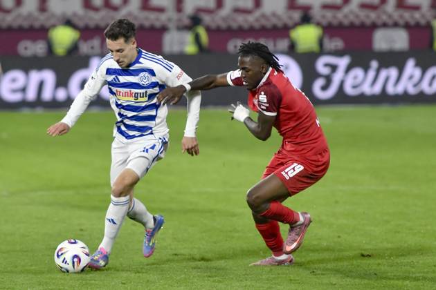 from left in duel Conor Noß Noss Duisburg 14 Franci Bouebari Essen 19 26 10 2025 Soccer MSV Duisburg vs Rot Weiss Essen, Schauinsland Reisen Arena, Duisburg, DFB DFL REGULATIONS PROHIBIT ANY USE OF PHOTOGRAPHS AS IMAGE SEQUENCES AND OR QUASI VIDEO Copyright: xpepphotox xSaschaxWeizx pep00321, pep_20251026_hm_26685