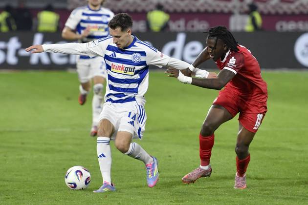 from left in duel Conor Noß Noss Duisburg 14 Franci Bouebari Essen 19 26 10 2025 Soccer MSV Duisburg vs Rot Weiss Essen, Schauinsland Reisen Arena, Duisburg, DFB DFL REGULATIONS PROHIBIT ANY USE OF PHOTOGRAPHS AS IMAGE SEQUENCES AND OR QUASI VIDEO Copyright: xpepphotox xSaschaxWeizx pep00321, pep_20251026_hm_26687