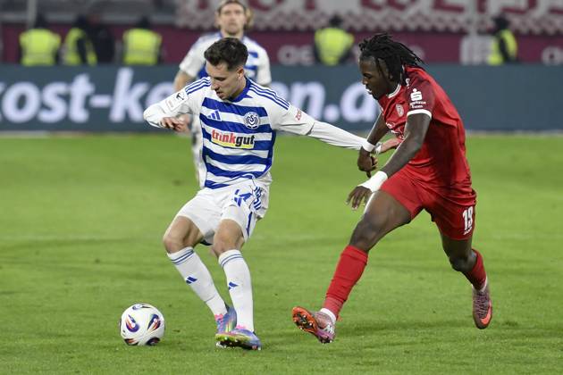 from left in duel Conor Noß Noss Duisburg 14 Franci Bouebari Essen 19 26 10 2025 Soccer MSV Duisburg vs Rot Weiss Essen, Schauinsland Reisen Arena, Duisburg, DFB DFL REGULATIONS PROHIBIT ANY USE OF PHOTOGRAPHS AS IMAGE SEQUENCES AND OR QUASI VIDEO Copyright: xpepphotox xSaschaxWeizx pep00321, pep_20251026_hm_26688