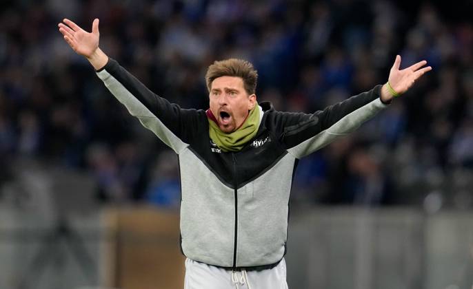 Vincent Wagner SV Elversberg, Head coach reacts to a match scene GER, Hertha BSC vs SV Elversberg, Football, DFB Pokal, 2nd round, 2025 2026 season, 28 10 2025 DFL REGULATIONS PROHIBIT ANY USE OF PHOTOGRAPHS AS IMAGE SEQUENCES AND OR QUASI VIDEO GER, Hertha BSC vs SV Elversberg, Football, DFB Pokal, 2nd round, 2025 2026 season, 28 10 2025 Berlin Copyright: xEibner-Pressefoto ScottxColemanx EP_SCN