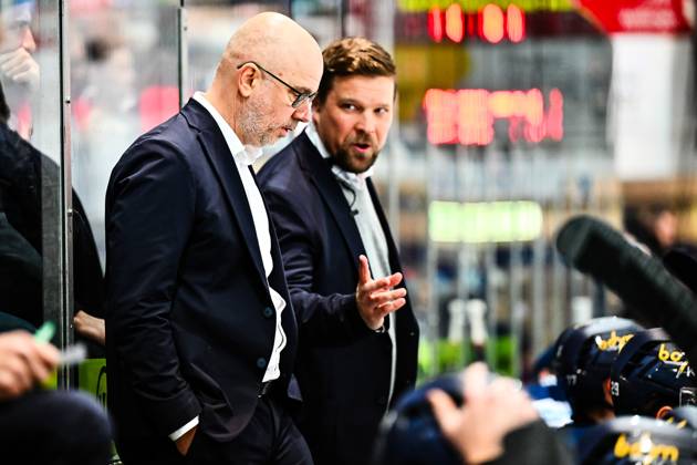 Stefan Nyman Head Coach, Head Coach, Iserlohn Roosters Jannu Kujala Co Coach, Assistant Coach, Performance Coach, Iserlohn Roosters , GER, Iserlohn Roosters vs Koeler Haie, Ice Hockey, Penny DEL, Matchday 15, Season 2025 2026, 28 10 2025, GER, Iserlohn Roosters vs Koeler Haie, Ice Hockey, Penny DEL, Matchday 15, Season 2025 2026, 28 10 2025 Iserlohn Copyright: xJonasxBrockmann Eibner-Pressefotx EP_JBN