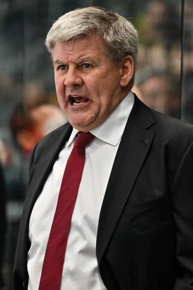 Penny DEL Augsburger Panther Fischtown Pinguins, 28 10 2025 in the picture Bill PETERS Coach Augsburger Panther, single photo freehand at the match between the Augsburger Panther and the Fischtown Pinguins on the 15th matchday of the Penny DEL at the Curt Frenzel Stadium on 28 10 2025 Copyright: xBEAUTIFULxSPORTS Goldbergx