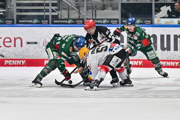 Penny DEL Augsburger Panther Fischtown Pinguins, 28 10 2025 at the bully Alexandre GRENIER Augsburger Panther 82 and Alxex FRIESEN Fischtown Pinguins 57 at the match between the Augsburger Panther and the Fischtown Pinguins on matchday 15 of the Penny DEL at Curt Frenzel Stadium on 28 10 2025 Copyright: xBEAUTIFULxSPORTS Goldbergx