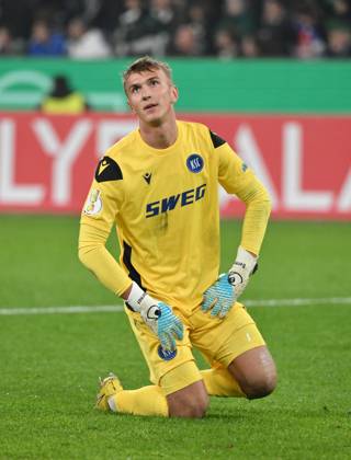 Goalkeeper Hans Christian Bernat Karlsruher SC 28 10 2025, Soccer DFB Pokal, Season 2025 2026, 2 Round, Borussia Mönchengladbach Karlsruher SC 3 1 DFB regulations prohibit any use of photographs as image sequences and or quasi video Moenchengladbach Borussia Park Nordrhein Westfalen Germany Team2