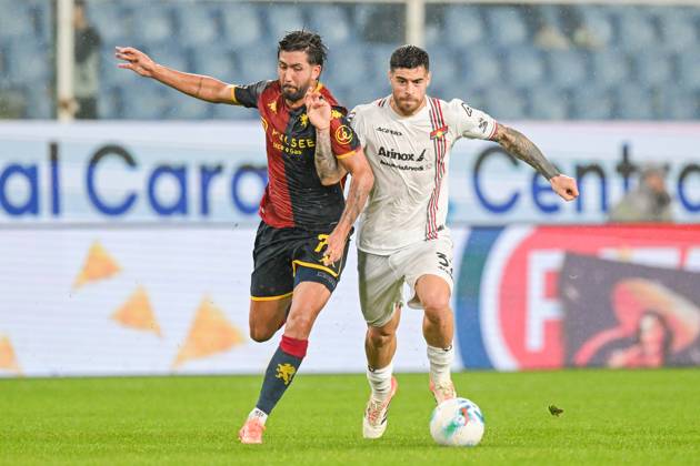 GenoaÕs Mikael Ellertsson fights for the ball during the Serie A soccer match between Genoa and Cremonese at the Luigi Ferraris Stadium in Genoa, Italy - Wednesday 29, October 19, 2025. - Soccer .  Copyright: xTanoxPecoraro LaPressex