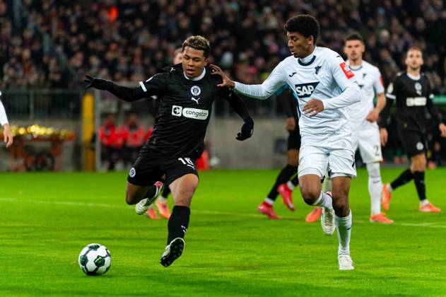 Joel Chima Fujita FC St Pauli, 16 dribbling against Bernardo TSG 1899 Hoffenheim, 13 , GER, FC St Pauli vs TSG 1899 Hoffenheim, Soccer, DFB Pokal, 2 Round, Season 2025 2026, 28 10 2025 DFL REGULATES PROHIBIT ANY USE OF PHOTOGRAPHS AS IMAGE SEQUENCES AND OR QUASI VIDEO GER, FC St Pauli vs TSG 1899 Hoffenheim, Football, DFB Pokal, 2nd round, 2025 2026 season, 28 10 2025 Hamburg Copyright: xEibner-Pressefoto MaxxVincenx EP_MVN