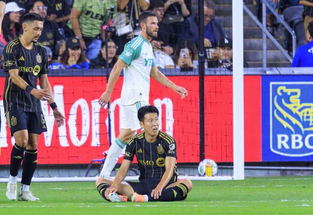 October 29, 2025, Los Angeles, California, USA: Son Heung-min 7 of the Los Angeles Football Club sits after being no-foul call during Game1 of the Audi 2025 MLS, Fussball Herren, USA Cup Playoffs game against the Austin FC on Wednesday October 29, 2025 at the BMO Stadium in Los Angeles, California. LAFC defeats Austin FC, 2-1. JAVIER ROJAS PI Los Angeles USA - ZUMAp124 20251029_zaa_p124_035 Copyright: xJavierxRojasx