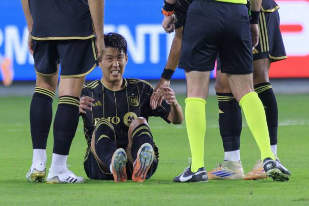 October 29, 2025, Los Angeles, California, USA: Son Heung-min 7 of the Los Angeles Football Club is helped up after being fouled during Game1 of the Audi 2025 MLS, Fussball Herren, USA Cup Playoffs game against the Austin FC on Wednesday October 29, 2025 at the BMO Stadium in Los Angeles, California. LAFC defeats Austin FC, 2-1. JAVIER ROJAS PI Los Angeles USA - ZUMAp124 20251029_zaa_p124_085 Copyright: xJavierxRojasx