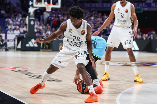 October 21, 2025, Madrid, Madrid, SPAIN: Andres Feliz of Real Madrid and Talen Horton Tucker of Fenerbahce in action during the Turkish Airlines EuroLeague Regular Season Round 8 match between Real Madrid and Fenerbahce Beko Istanbul at Movistar Arena on October 30, 2025 in Madrid, Spain. Madrid SPAIN - ZUMAa181 20251021_zaa_a181_445 Copyright: xIrinaxR.xHipolitox