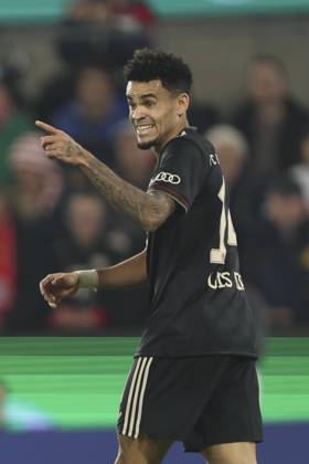 Luis Diaz (FC Bayern München) gestikuliert, Gestik waehrend des DFB-Pokal Spiels 1.FC Köln v FC Bayern München, RheinEnergieStadion am 29. October 2025 in Köln, Deutschland. (Foto von Oliver Kaelke DeFodi Images) +++ Luis Diaz (FC Bayern München) gestures during the DFB-Pokal match between 1.FC Köln v FC Bayern München at RheinEnergieStadion on October 29, 2025 in Cologne, Germany. (Photo by Oliver Kaelke DeFodi Images) (Photo by Oliver Kaelke DeFodi Images) Luis Diaz FC Bayern München gestures, gestures during the DFB Pokal match 1 FC Köln v FC Bayern München, RheinEnergieStadion on October 29, 2025 in Cologne, Germany Photo by Oliver Kaelke DeFodi Images Luis Diaz FC Bayern München gestures during the DFB Pokal match between 1 FC Köln v FC Bayern München at RheinEnergieStadion on October 29, 2025 in Cologne, Germany Photo by Oliver Kaelke DeFodi Images Photo by Oliver Kaelke DeFodi Images
