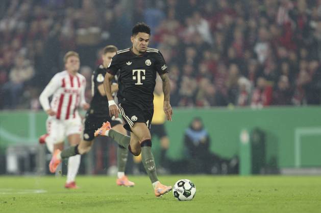 Luis Diaz (FC Bayern München) in Aktion, am Ball, Einzelaktion waehrend des DFB-Pokal Spiels 1.FC Köln v FC Bayern München, RheinEnergieStadion am 29. October 2025 in Köln, Deutschland. (Foto von Oliver Kaelke DeFodi Images) +++ Luis Diaz (FC Bayern München) controls the ball during the DFB-Pokal match between 1.FC Köln v FC Bayern München at RheinEnergieStadion on October 29, 2025 in Cologne, Germany. (Photo by Oliver Kaelke DeFodi Images) (Photo by Oliver Kaelke DeFodi Images) Luis Diaz FC Bayern Munich in action, on the ball, single action during the DFB Pokal match 1 FC Köln v FC Bayern München, RheinEnergieStadion on October 29, 2025 in Cologne, Germany Photo by Oliver Kaelke DeFodi Images Luis Diaz FC Bayern München controls the ball during the DFB Pokal match between 1 FC Köln v FC Bayern München at RheinEnergieStadion on October 29, 2025 in Cologne, Germany Photo by Oliver Kaelke DeFodi Images Photo by Oliver Kaelke DeFodi Images