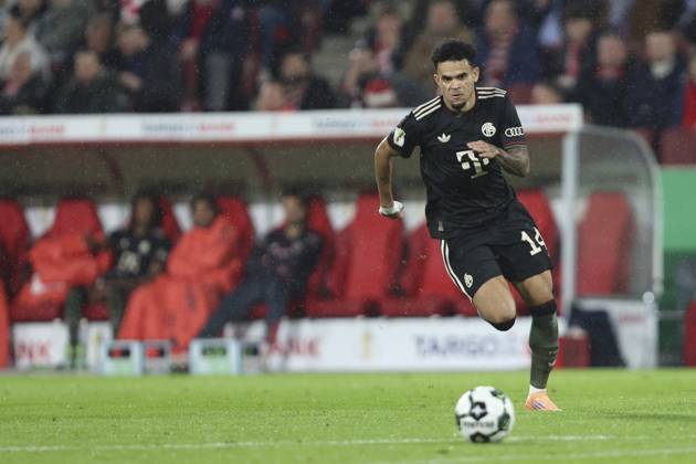 Luis Diaz (FC Bayern München) in Aktion, am Ball, Einzelaktion waehrend des DFB-Pokal Spiels 1.FC Köln v FC Bayern München, RheinEnergieStadion am 29. October 2025 in Köln, Deutschland. (Foto von Oliver Kaelke DeFodi Images) +++ Luis Diaz (FC Bayern München) controls the ball during the DFB-Pokal match between 1.FC Köln v FC Bayern München at RheinEnergieStadion on October 29, 2025 in Cologne, Germany. (Photo by Oliver Kaelke DeFodi Images) (Photo by Oliver Kaelke DeFodi Images) Luis Diaz FC Bayern Munich in action, on the ball, single action during the DFB Pokal match 1 FC Köln v FC Bayern München, RheinEnergieStadion on October 29, 2025 in Cologne, Germany Photo by Oliver Kaelke DeFodi Images Luis Diaz FC Bayern München controls the ball during the DFB Pokal match between 1 FC Köln v FC Bayern München at RheinEnergieStadion on October 29, 2025 in Cologne, Germany Photo by Oliver Kaelke DeFodi Images Photo by Oliver Kaelke DeFodi Images