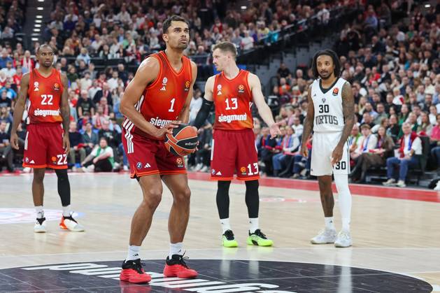 Oscar da Silva FC Bayern Basketball, 01 free throw, with Matthew Morgan Virtus Bologna, 30 and Andreas Obst FC Bayern Basketball, 13 , with Isiaha Mike FC Bayern Basketball, 22 , GER, FC Bayern Basketball vs Virtus Bologna, Basketball, Euroleague, Matchday 8, Season 2025 2026, 30 10 2025, GER, FC Bayern Basketball vs Virtus Bologna, Basketball, Euroleague, Matchday 8, Season 2025 2026, 30 10 2025 Munich Copyright: xEibner-Pressefoto JennixMaulx EP_JML