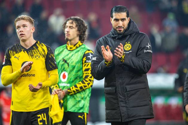 Daniel Svensson Borussia Dortmund and Emre Can Borussia Dortmund v l thank the fans, FC Augsburg vs Borussia Dortmund, Football, 1 Bundesliga, 9 Matchday, 31 10 2025 DFB regulations prohibit any use of photographs as image sequences and or quasi video Copyright: xkolbert-press PeterxFastlx