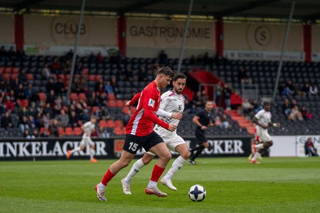 Antonis Aidonis SG Sonnenhof Großaspach, 15 in duel with Yunus Malli 1 FSV Mainz 05 II, 13 , SG Sonnenhof Großaspach vs 1 FSV Mainz 05 II, Football, Regionalliga Südwest, Matchday 15, Season 2025 2026, 01 11 2025 SG Sonnenhof Großaspach vs 1 FSV Mainz 05 II, Football, Regionalliga Südwest, Matchday 15, Season 2025 2026, 01 11 2025 Aspach Copyright: xEibner-Pressefoto PhilipxZieglerx EP_PZR