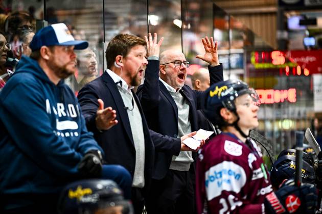 Stefan Nyman Head Coach, Head Coach, Iserlohn Roosters Jannu Kujala Co Coach, Assistant Coach, Performance Coach, Iserlohn Roosters , GER, Iserlohn Roosters vs Grizzlys Wolfsburg, Ice Hockey, Penny DEL, Matchday 17, Season 2025 2026, 01 11 2025, GER, Iserlohn Roosters vs Grizzlys Wolfsburg, Ice Hockey, Penny DEL, Matchday 17, Season 2025 2026, 01 11 2025 Iserlohn Copyright: xJonasxBrockmann Eibner-Pressefotx EP_JBN