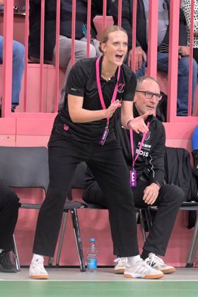 Miriam Hirsch TusSies Metzingen, Coach TusSies Metzingen vs Buxtehuder SV, Handball, Alsco HBF, 7 League Matchday, Season 2025 2026, 01 11 2025 TusSies Metzingen vs Buxtehuder SV, Handball, Alsco HBF, 7 League Matchday, Season 2025 2026, 01 11 2025 Tuebingen Copyright: xEibner-Pressefoto TobiasxBaurx EP_TBR
