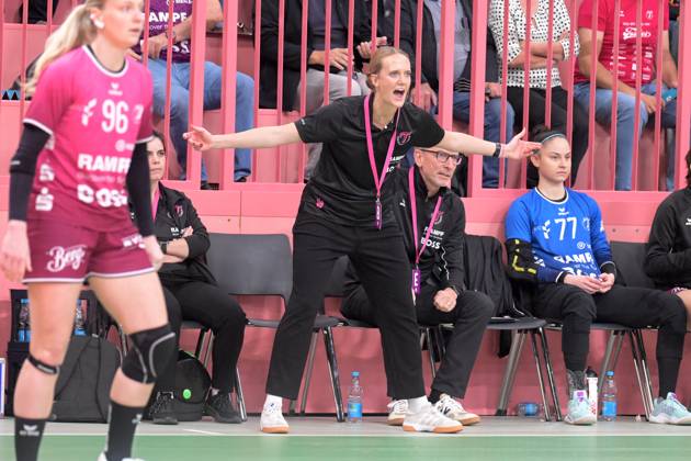 Miriam Hirsch TusSies Metzingen, Coach TusSies Metzingen vs Buxtehuder SV, Handball, Alsco HBF, 7 League Matchday, Season 2025 2026, 01 11 2025 TusSies Metzingen vs Buxtehuder SV, Handball, Alsco HBF, 7 League Matchday, Season 2025 2026, 01 11 2025 Tuebingen Copyright: xEibner-Pressefoto TobiasxBaurx EP_TBR