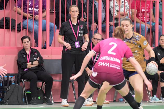 Miriam Hirsch TusSies Metzingen, Coach TusSies Metzingen vs Buxtehuder SV, Handball, Alsco HBF, 7 League Matchday, Season 2025 2026, 01 11 2025 TusSies Metzingen vs Buxtehuder SV, Handball, Alsco HBF, 7 League Matchday, Season 2025 2026, 01 11 2025 Tuebingen Copyright: xEibner-Pressefoto TobiasxBaurx EP_TBR