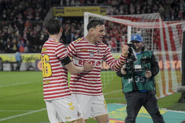 Said El Mala Koeln 13 celebrates after scoring 3 1 with Jakub Kaminski Koeln 16 02 11 2025 Soccer 1 FC Koeln vs Hamburger SV, Rheinenergiestadion, Koeln, DFB DFL REGULATIONS PROHIBIT ANY USE OF PHOTOGRAPHS AS IMAGE SEQUENCES AND OR QUASI VIDEO Copyright: xpepphotox xHorstxMauelshagenx pep00321, pep_20251102_hm_188139